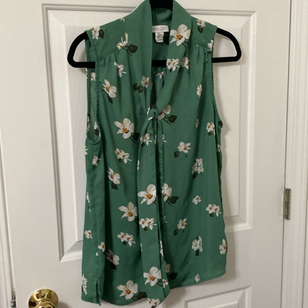Sleeveless blouse